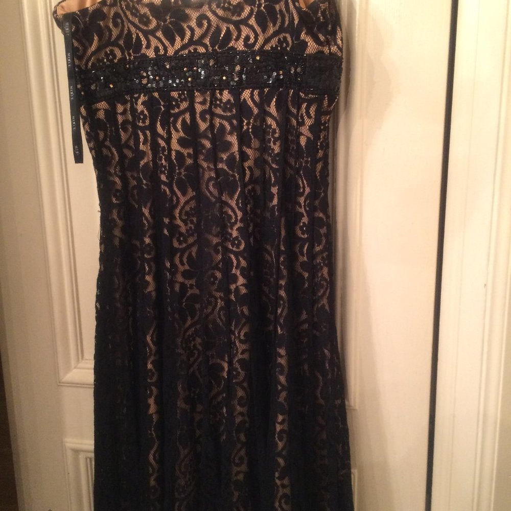 Dress - Picture 3 of 4